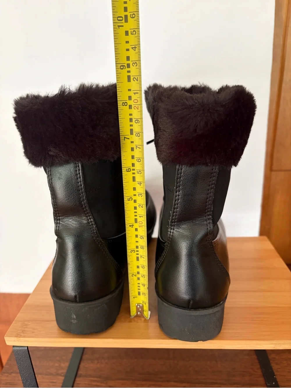 JBU Women's Colorado 9M Black Winter Faux Fur-Lined Lace-Up Boots. Memory Foam